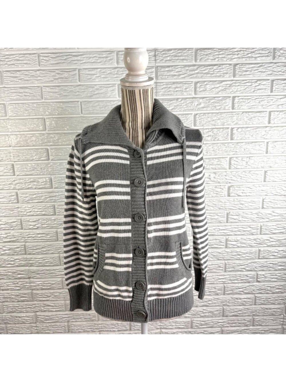 Jones New York Sport Striped Button Up Hooded Cardigan Sweater Size Small Grey